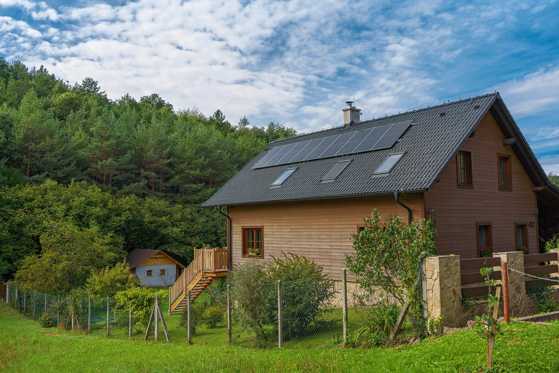 Maison bois avec panneau solaire