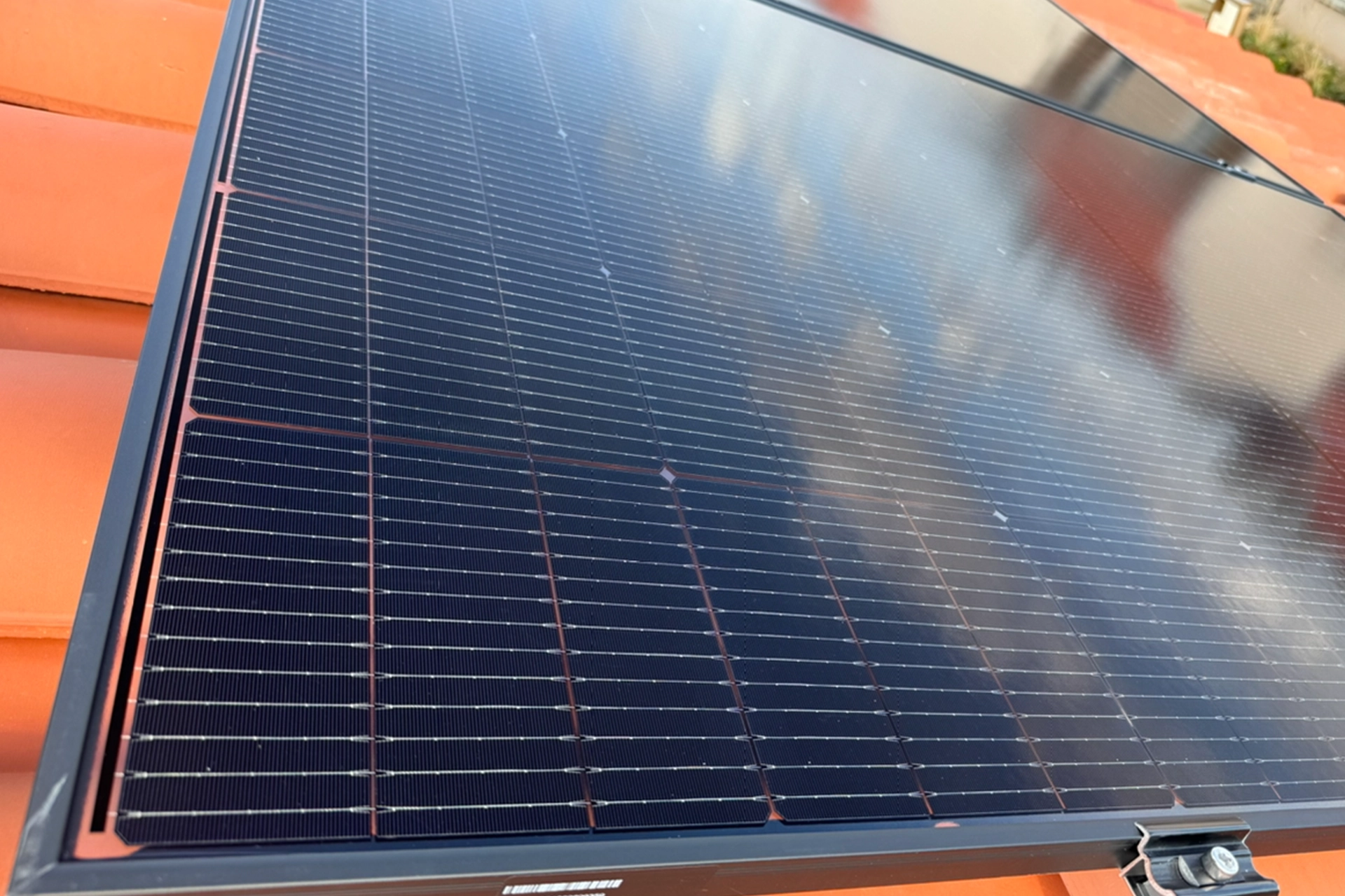 Gros zoom sur cellule de panneaux solaire