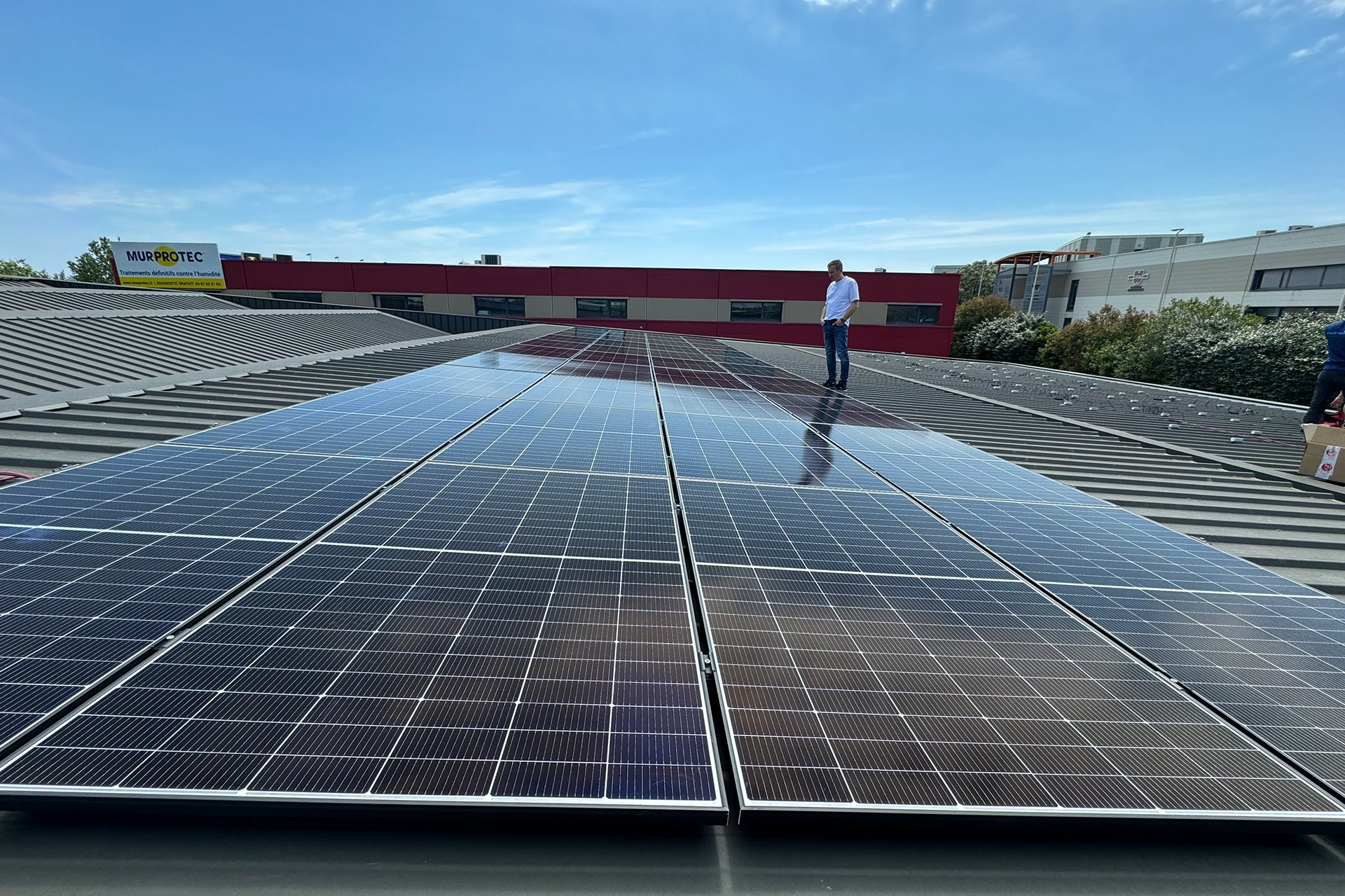 Panneaux solaire sur toit entreprise