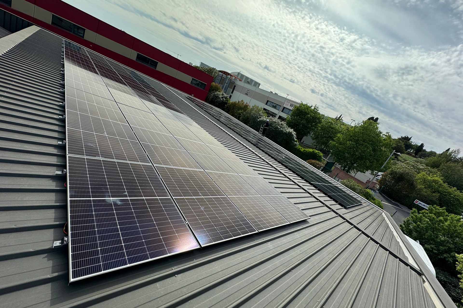 Toit entreprise avec panneaux solaire