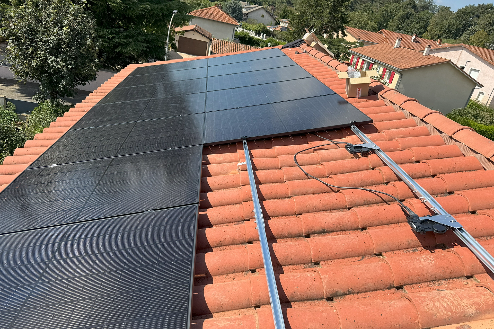 Panneaux solaires rainbow energie en cours de pose
