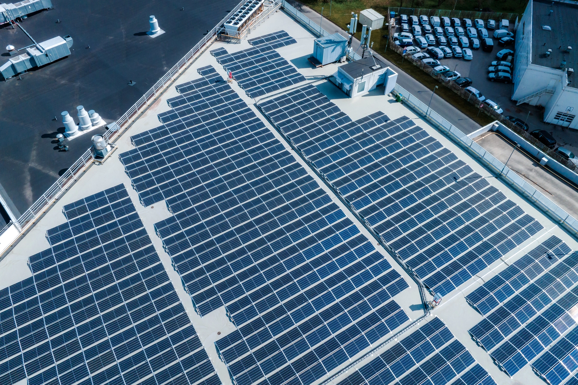 Solution solaire sur le toit d'une entreprise